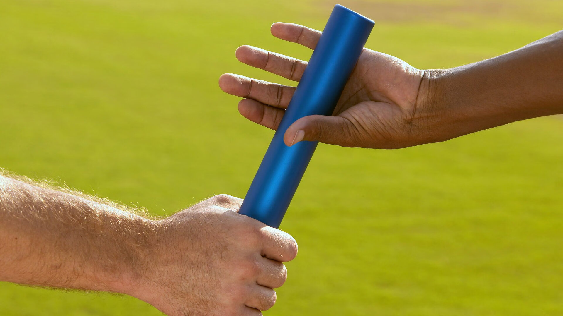 《电竞职业路径多元化：从选手到教练、解说、管理》，电竞职业选手出路